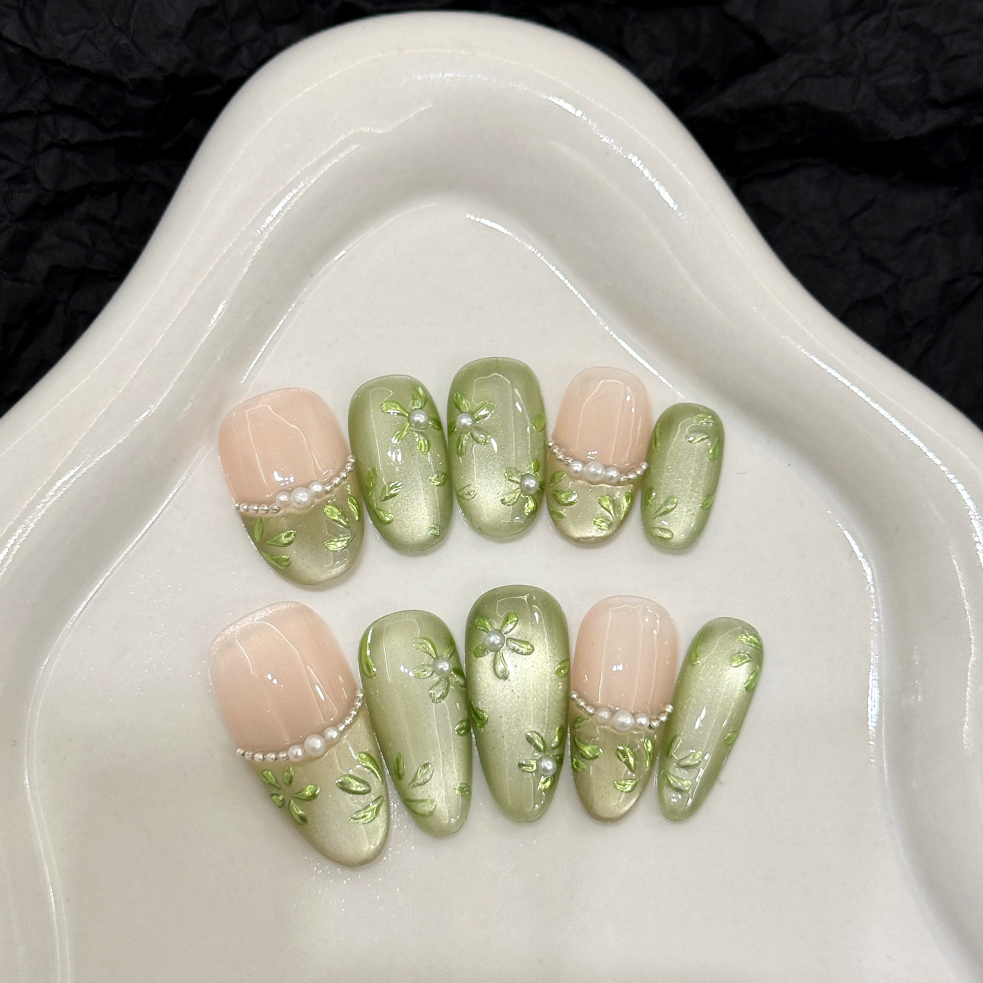 Nail Art Strawberry - 10pcs Handmade Press on Nails Green