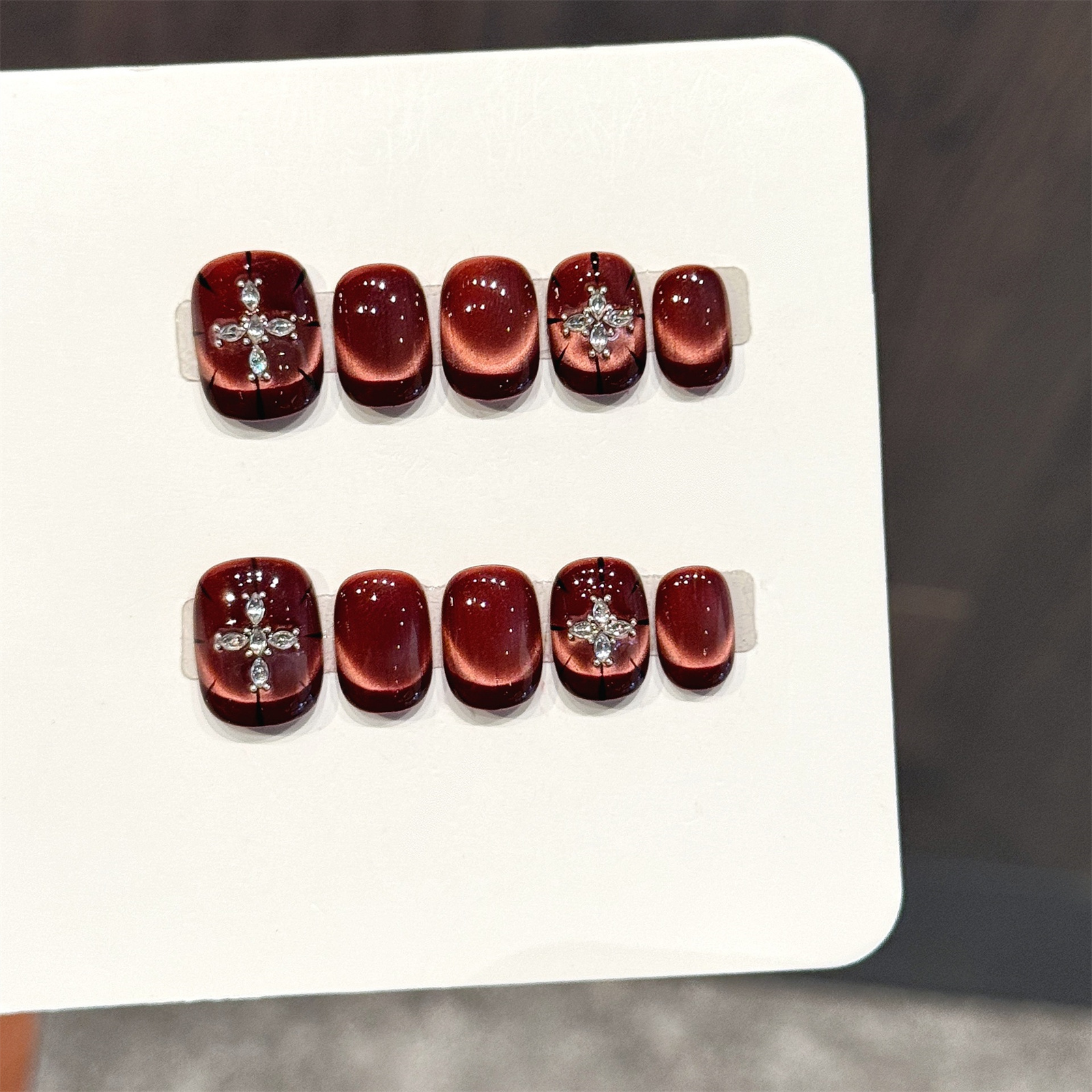 Nail Art Strawberry - 10pcs Wine-red Cat's Eye Press On