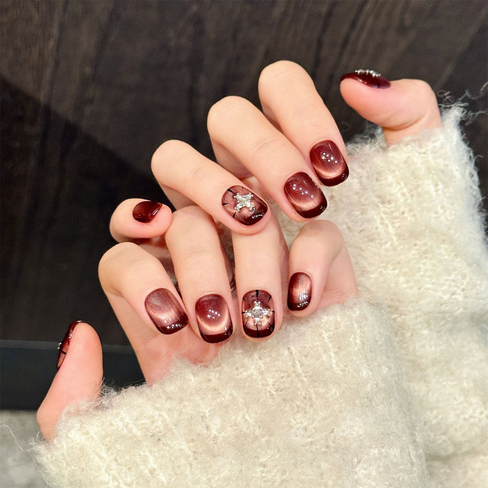 10pcs Wine-red Cat's Eye Press - Nail Art Strawberry reseña y precio