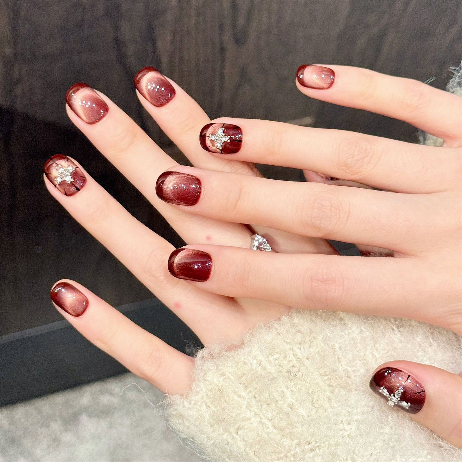 10pcs Wine-red Cat's Eye Press - Nail Art Strawberry reseña y precio